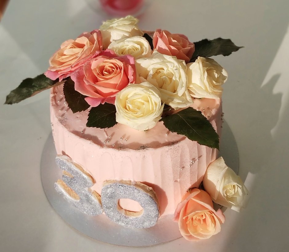 Торт со свежими цветами
