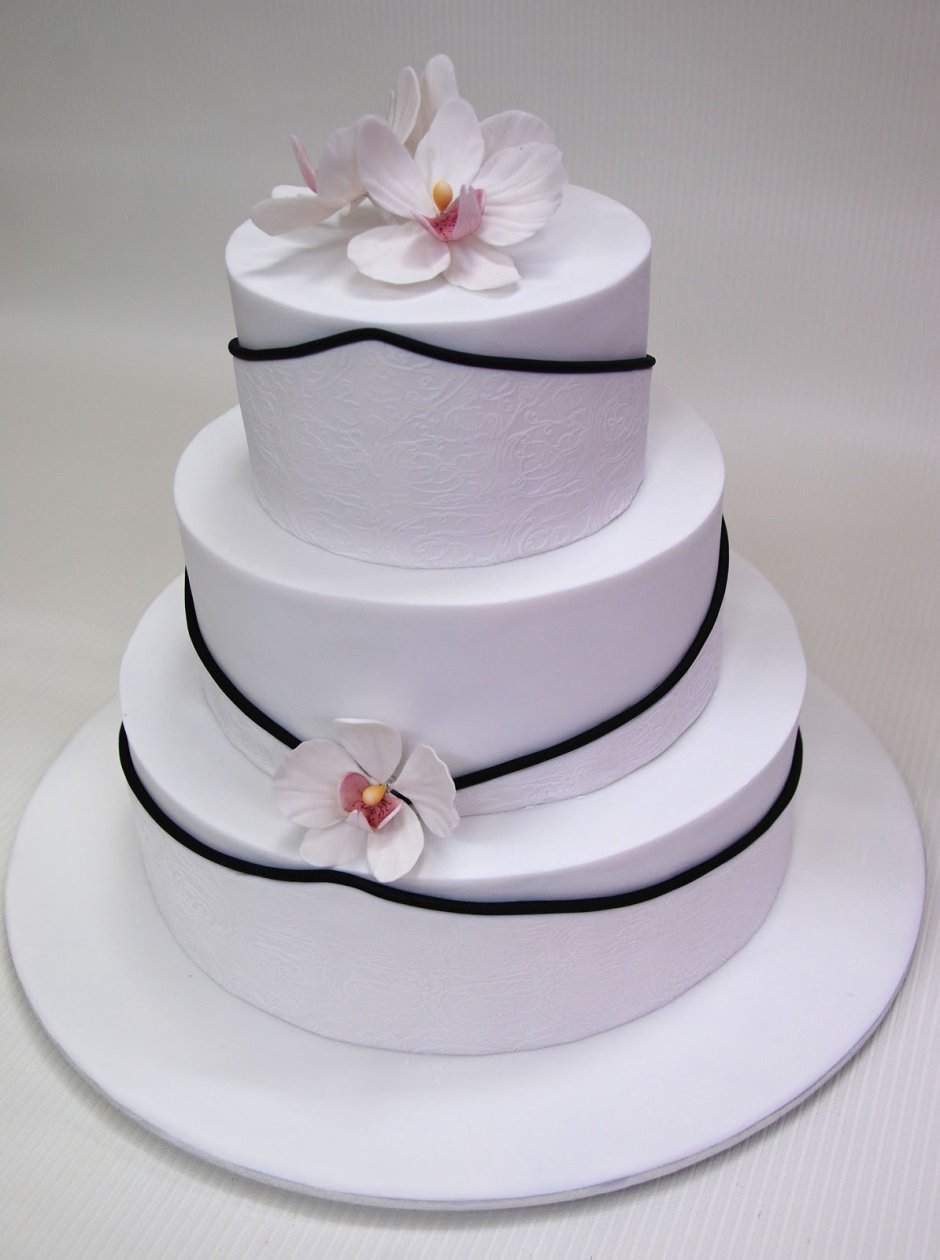Свадебный торт многоярусный с кольцами