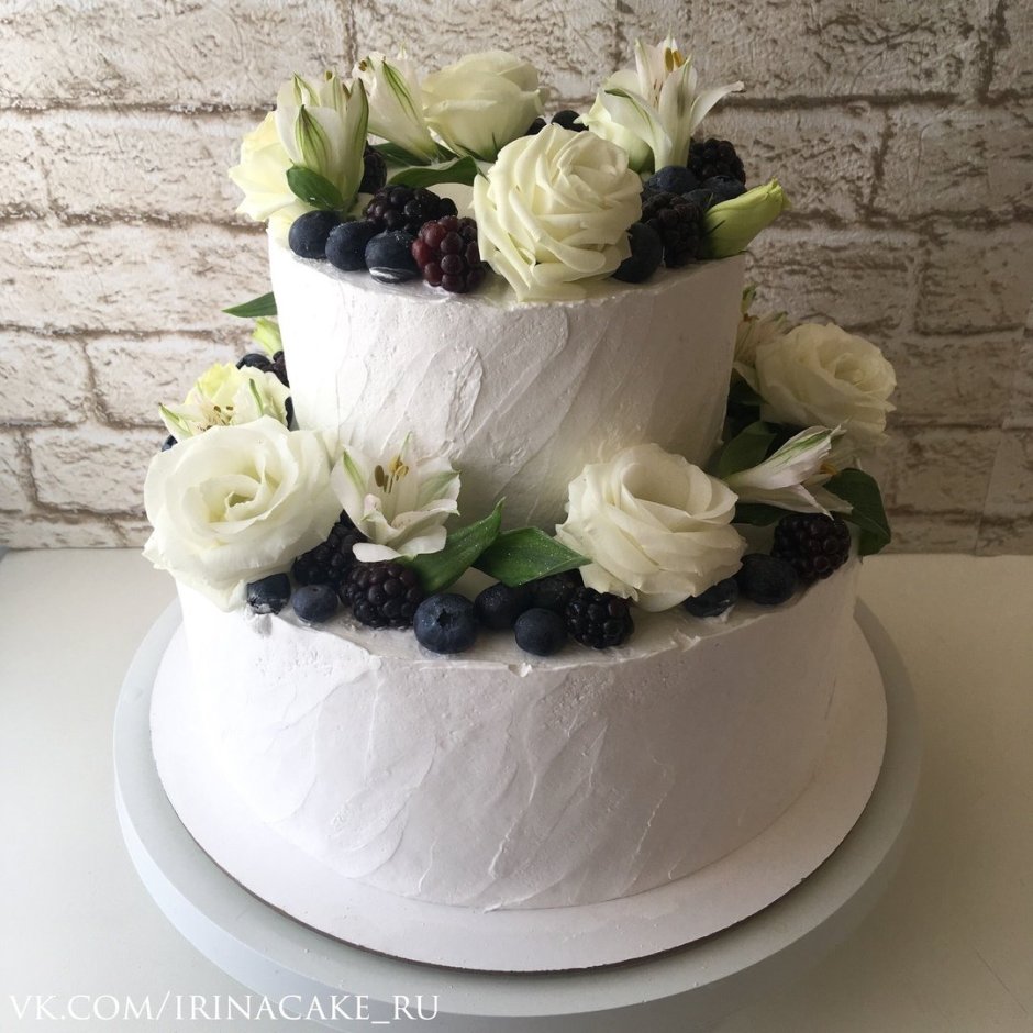 Сиреневый торт на свадьбу двухъярусный