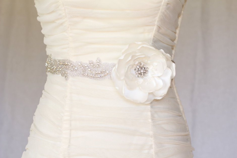 Пояс с жемчугом свадебное платье