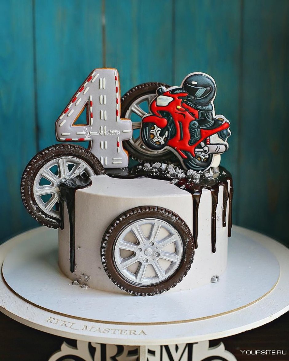Тематический торт с крутыми машинами из шоколада