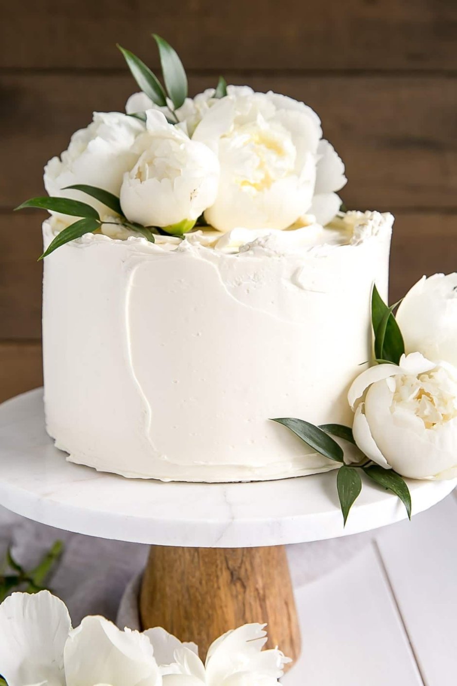 Красивый белый торт