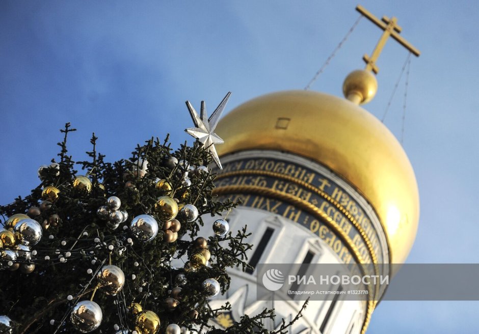 Рождественская ель в храме