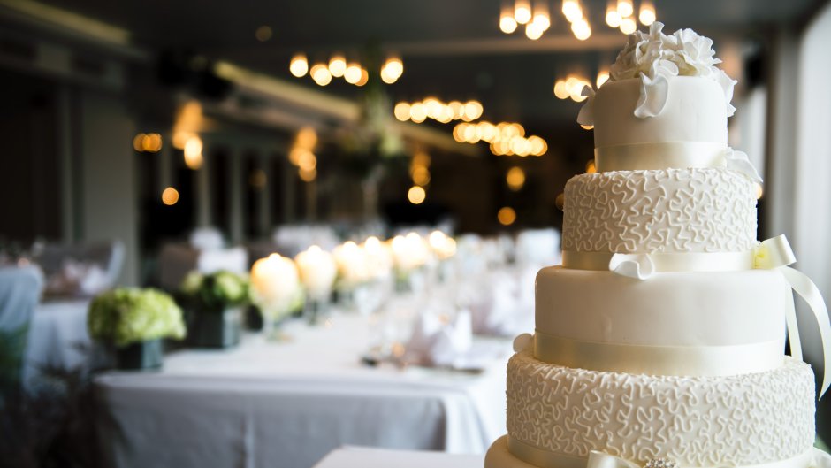 Свадебный торт в стиле рустик одноярусный