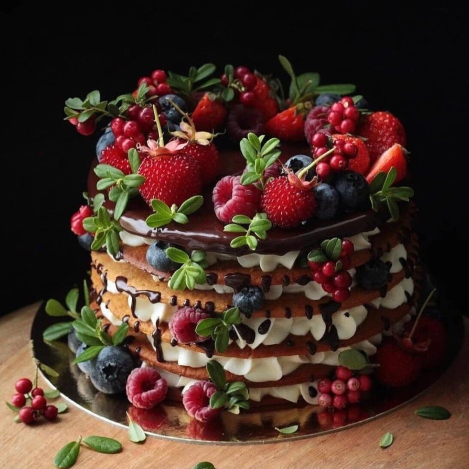 Открытый торт с ягодами