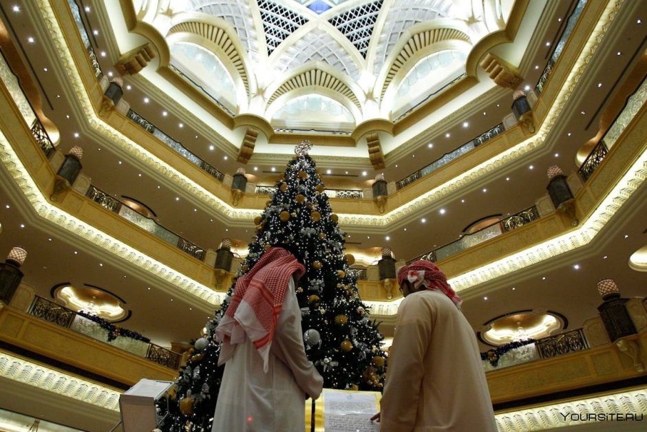 Абу Даби Emirates Palace Hotel ёлка