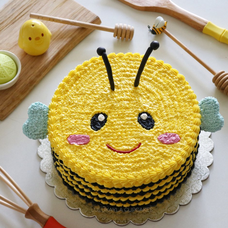 Бенто торт с пчелами