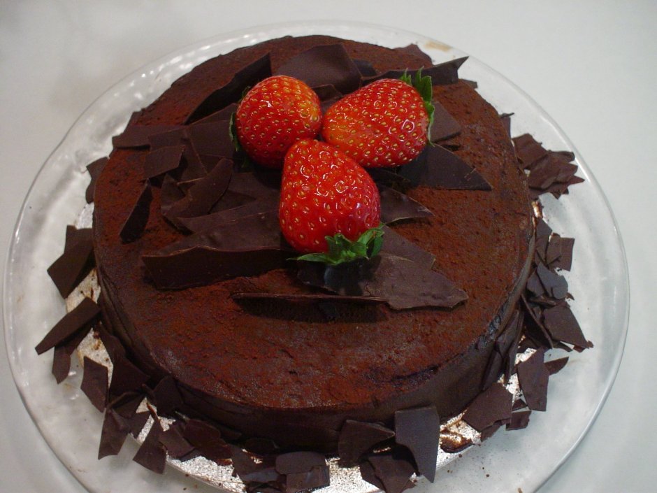 Торт с шоколадом сверху