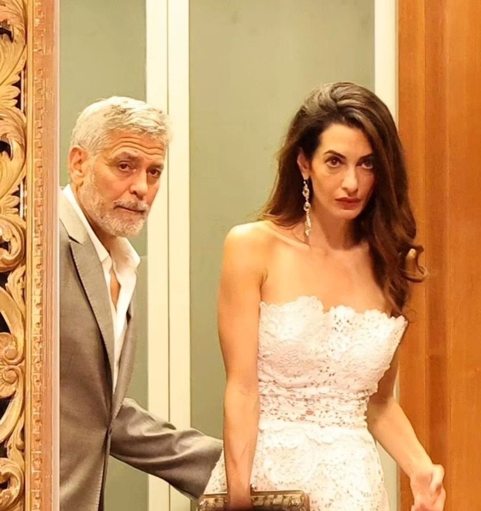 Амаль Клуни в бархатном платье фото