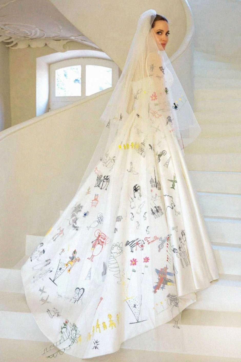 Платье Анджелина Джоли на свадьбе