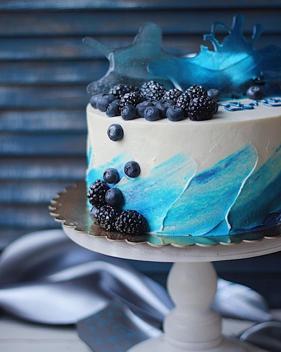 Украшение голубого торта