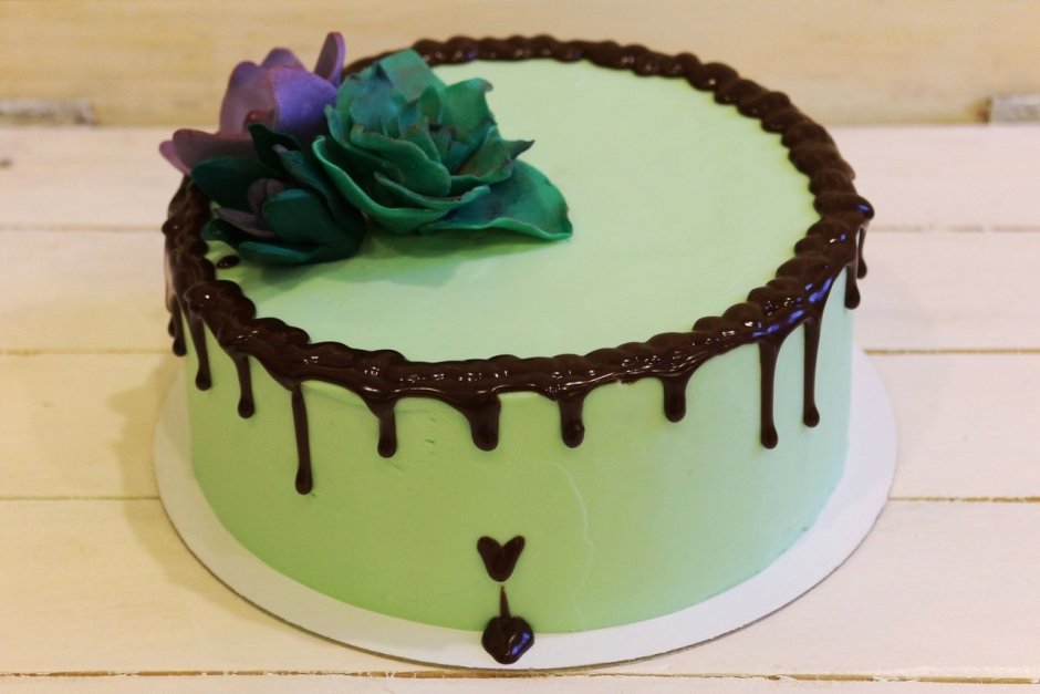 Торт с шоколадным цветком для женщин