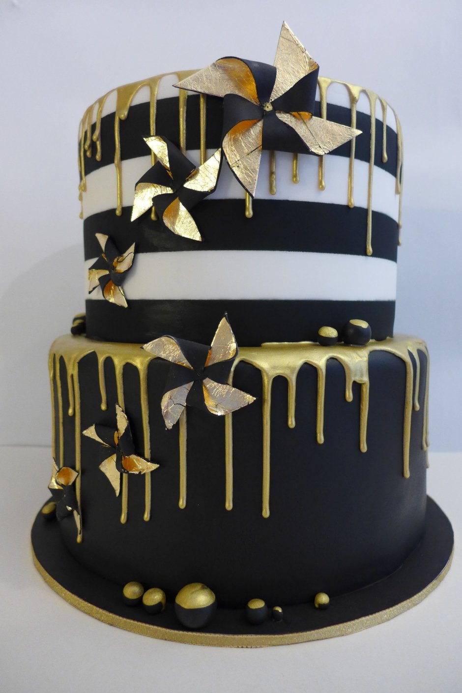 Стильный торт для мужчины на день рождения