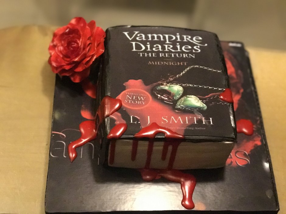 Торт дневники вампира на день рождения
