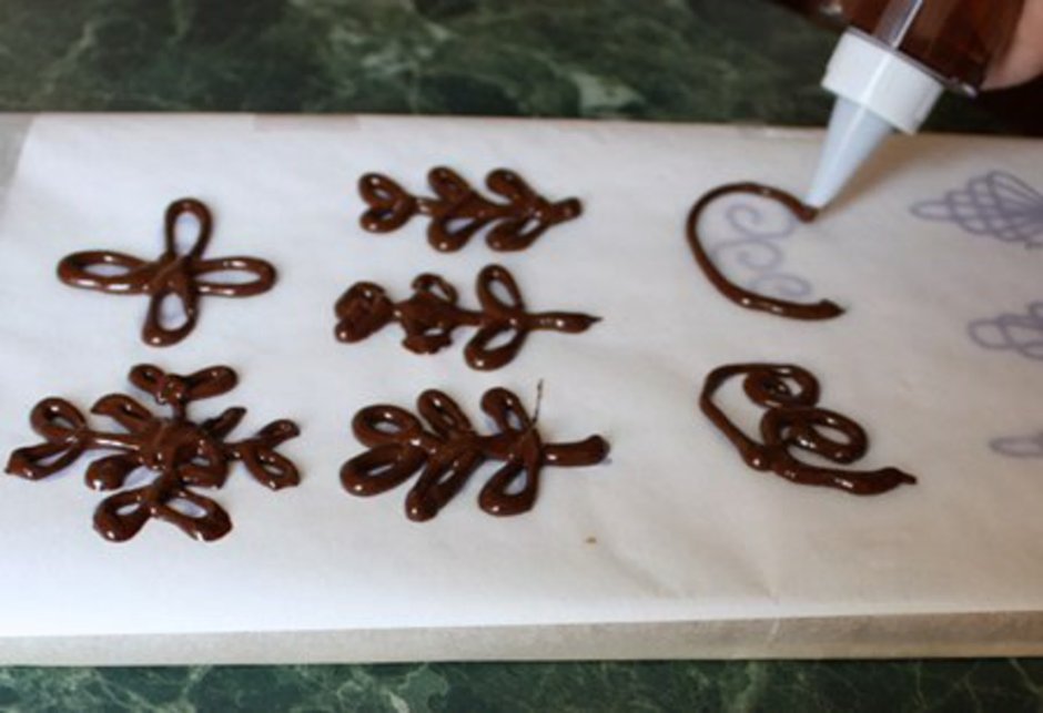 Украшение торта цифрами из шоколада