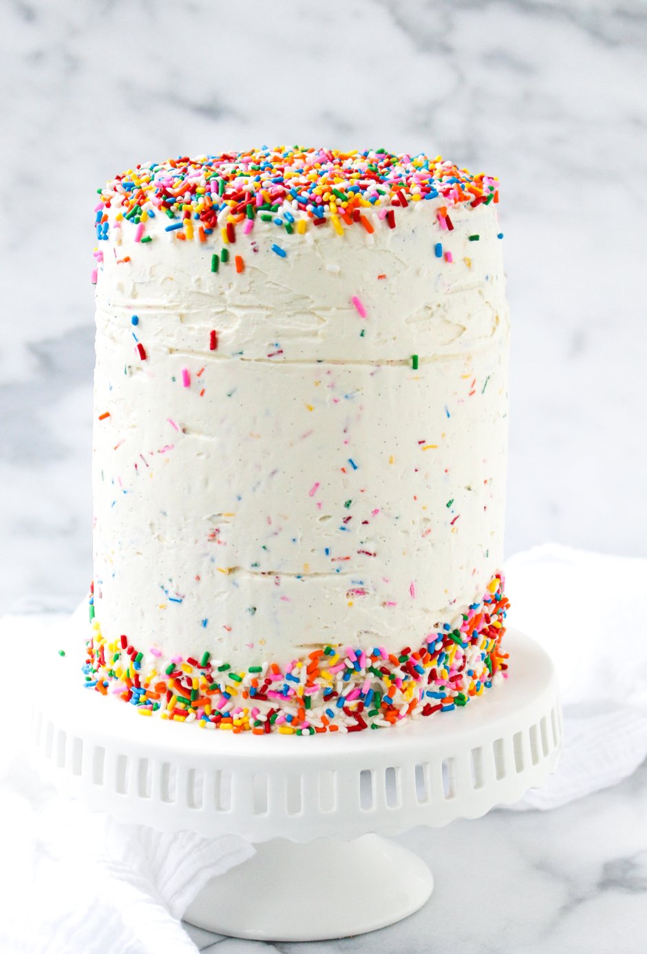 Украшение торта цветной посыпкой