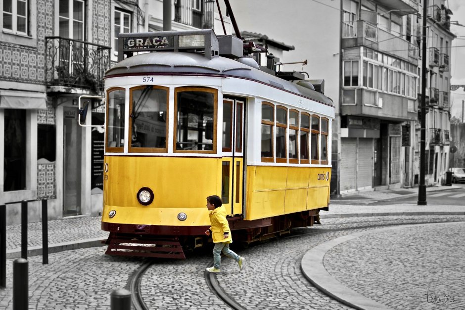 Лиссабон желтый трамвайчик