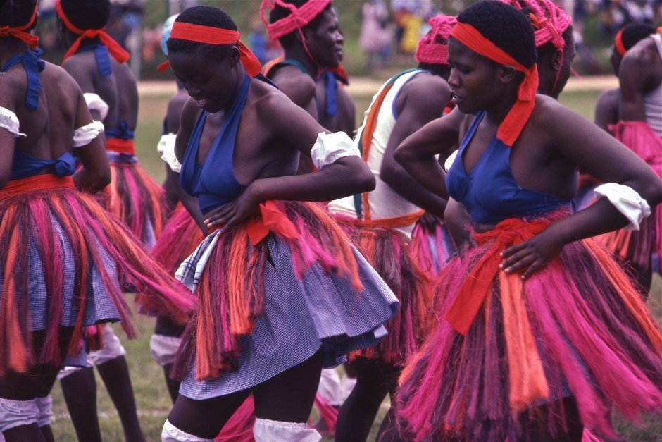 Народ Тутси в Африке танцы