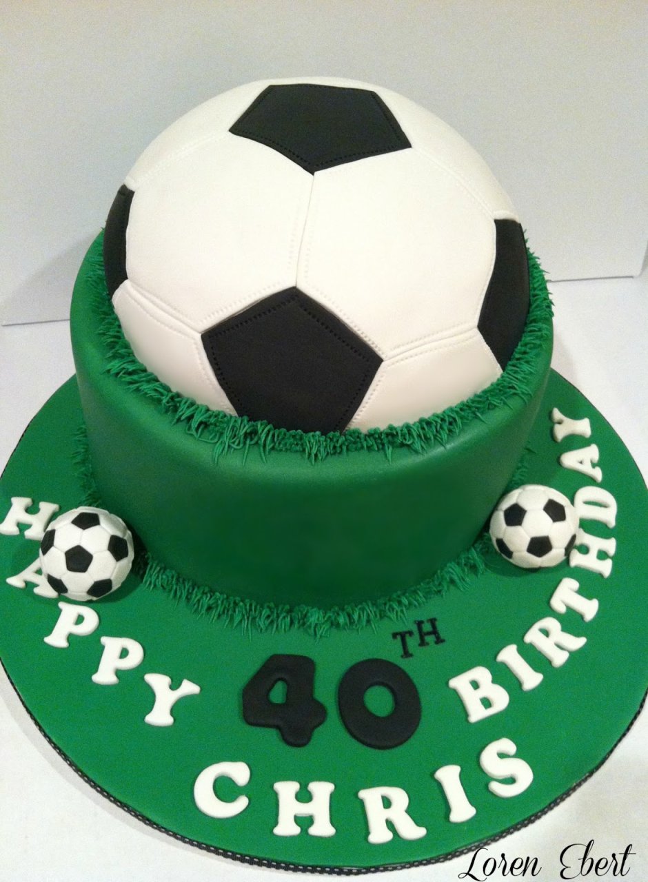 Торт на 4 года в форме футбольного мяча
