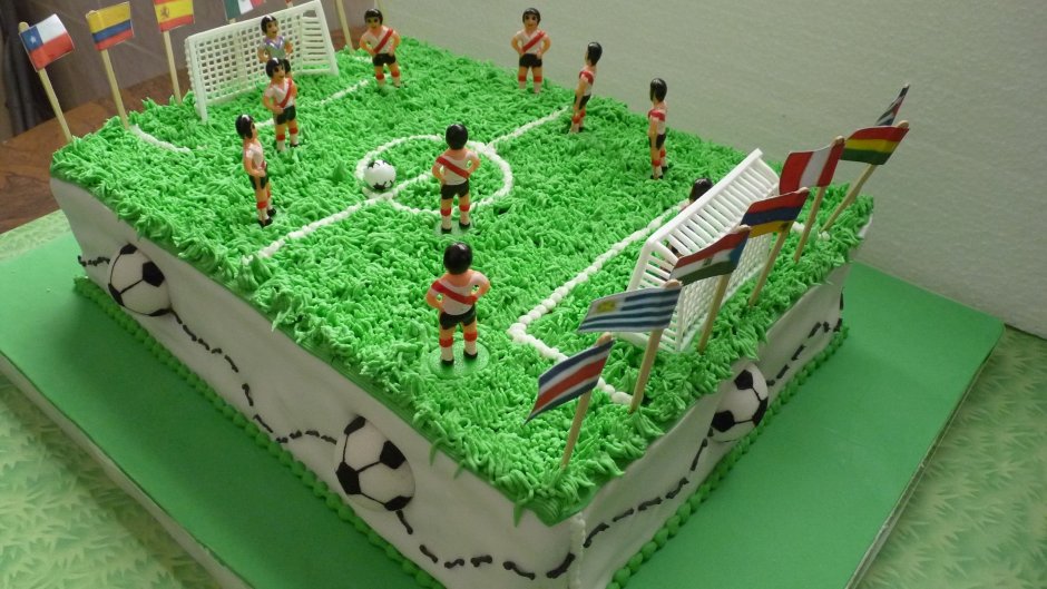 Торт в футбольном стиле квадратный