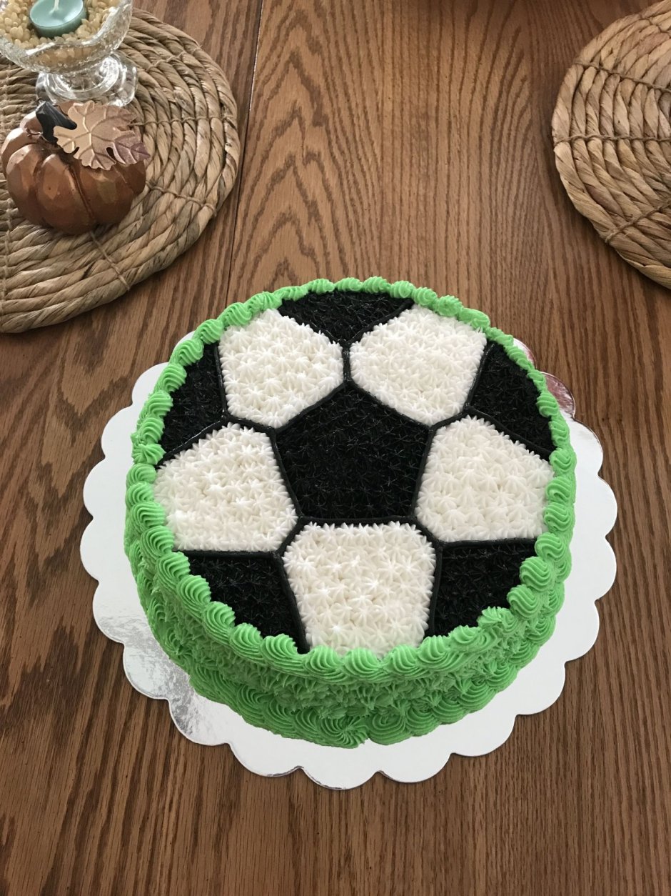 Как можно украсить торт на тему футбол