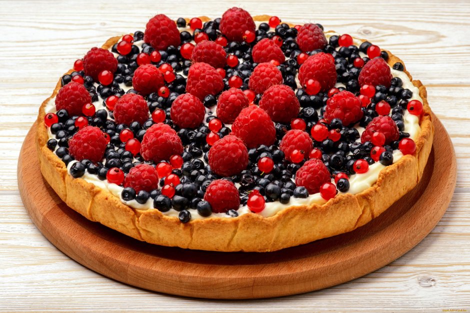 Красивый пирог с ягодами