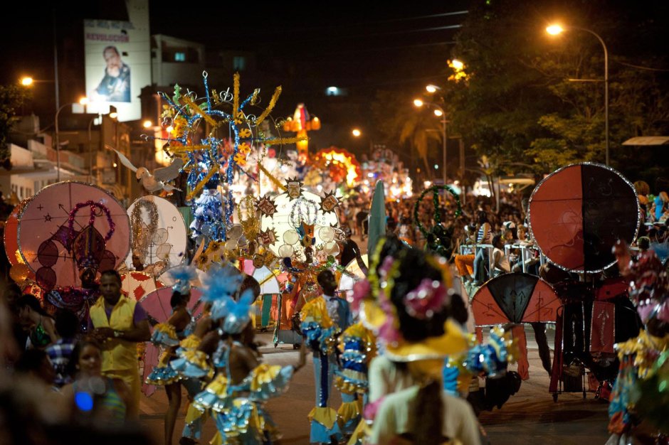 Карнавал на Кубе в новогоднюю ночь