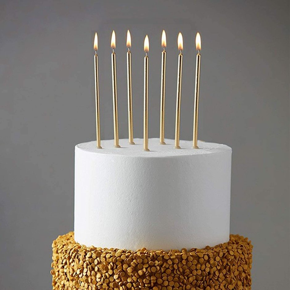 Торт с длинными свечами