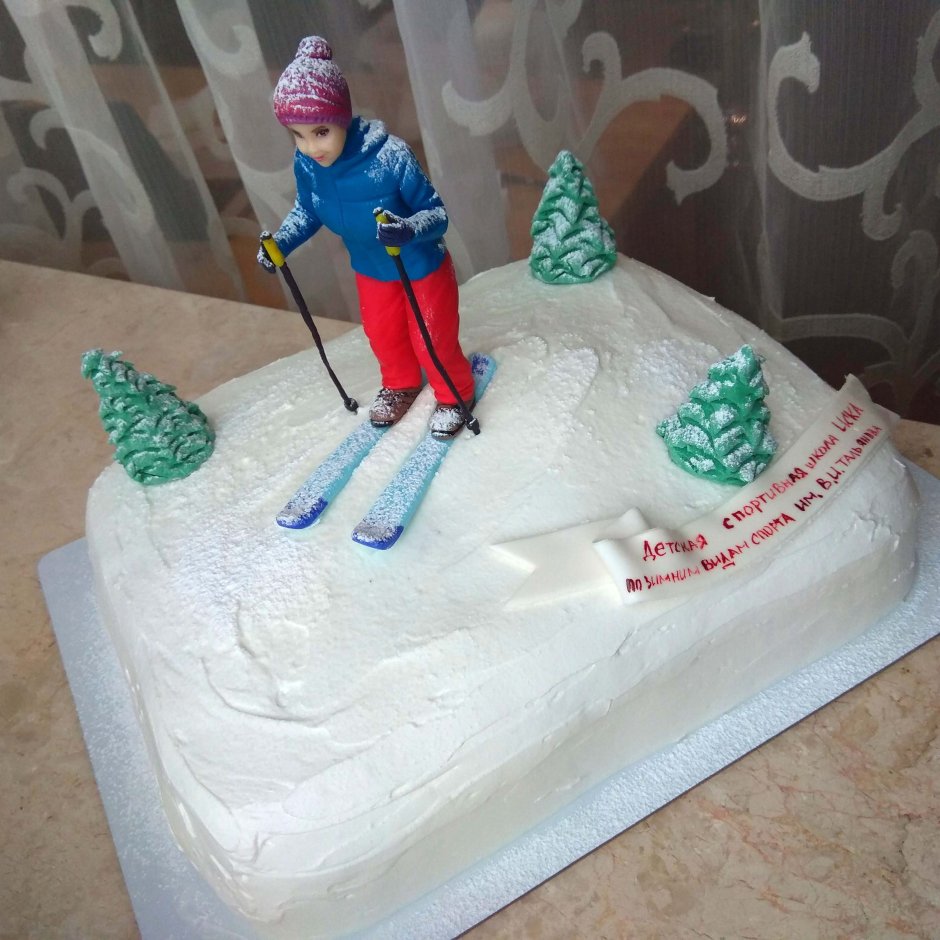 Торт зимний с лыжниками