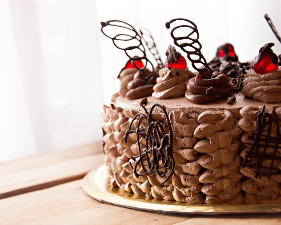 Украшение тортов шоколадными декорами