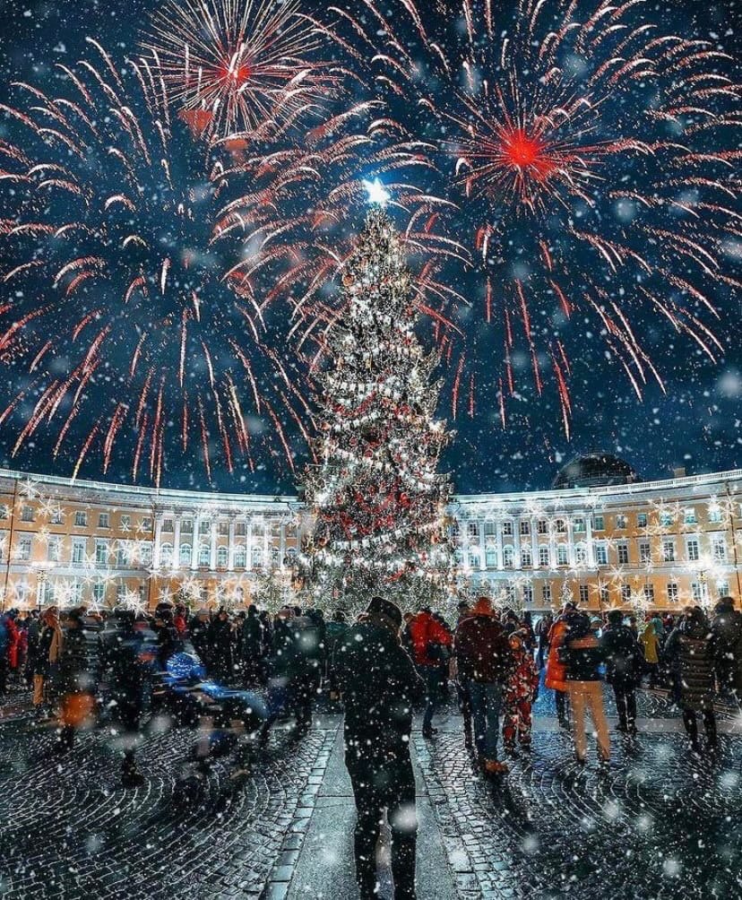Дворцовая площадь в Санкт-Петербурге новый год 2021