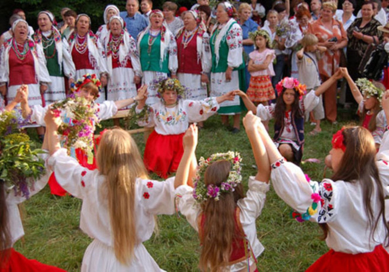 Праздники украины. Летние народные праздники. Славянские народные гуляния. Хоровод с венками. Украинские народные праздники.