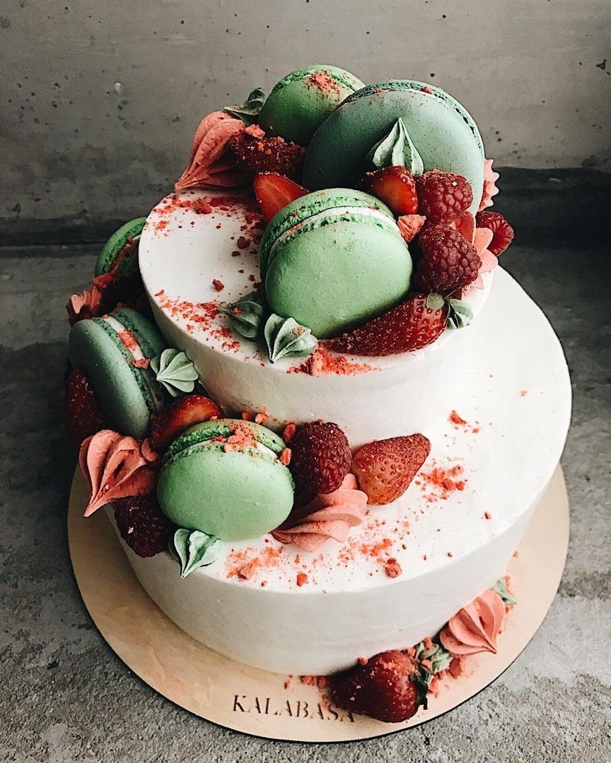 Декор торта ягодами
