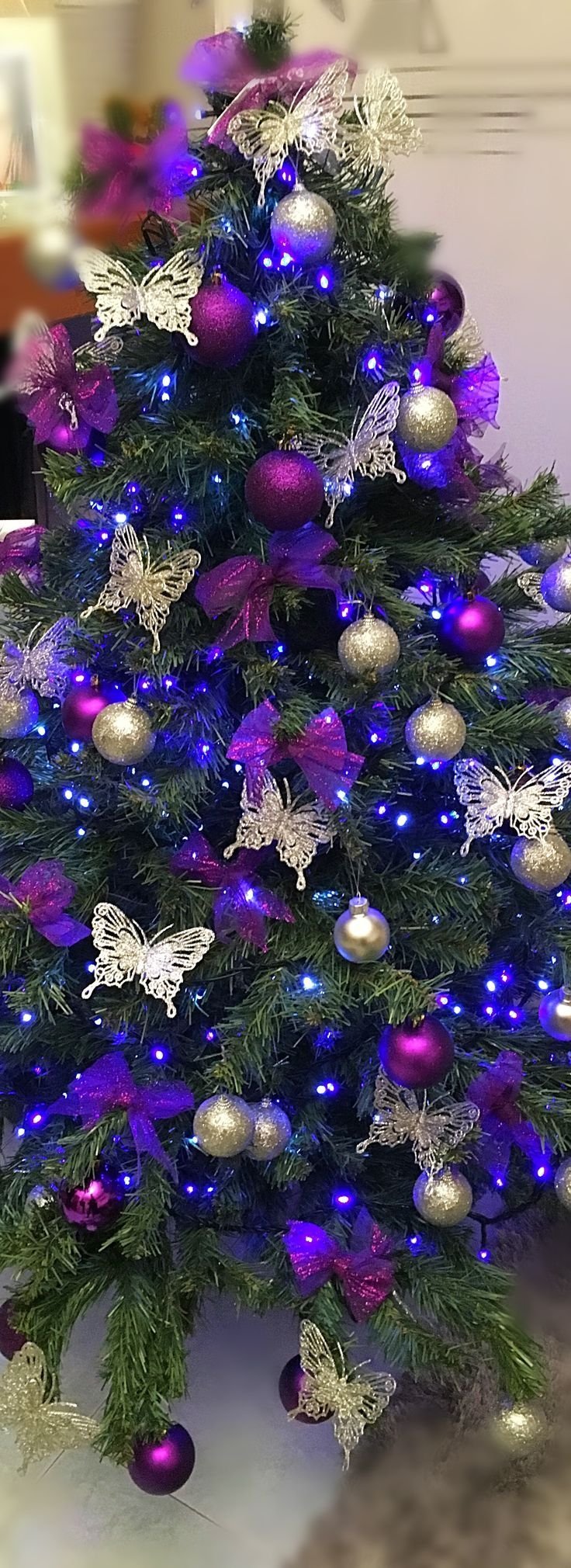 Фиолетовый декор елки