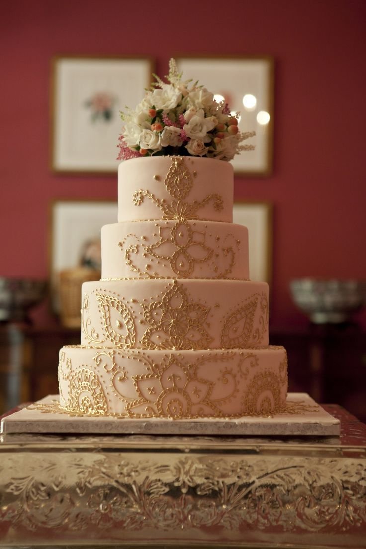 Золотой торт свадебный красивый
