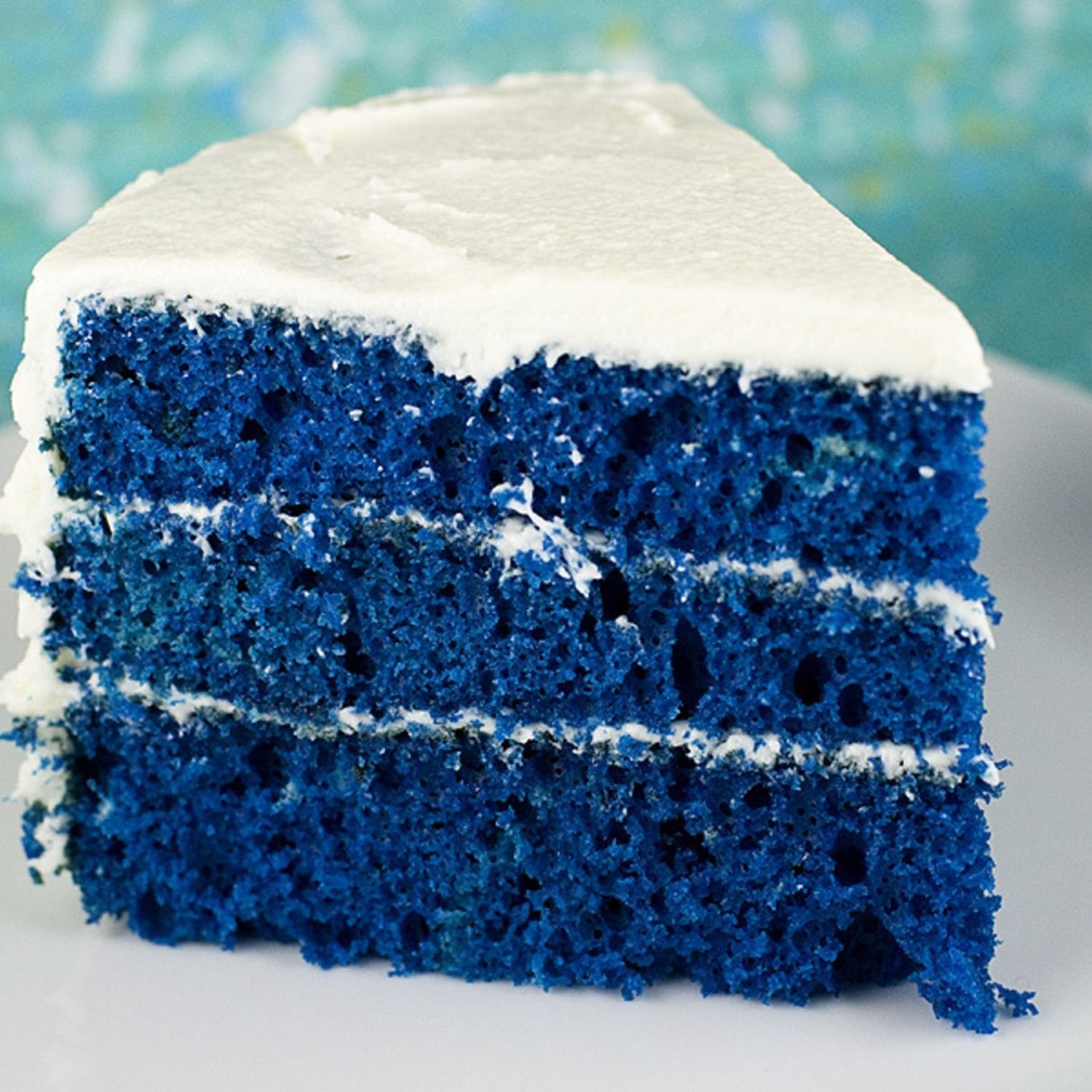 Кремово синий. Торт Блю вельвет. Торт синий бархат Бенье. Бисквит красный бархат синий. Голубой торт.