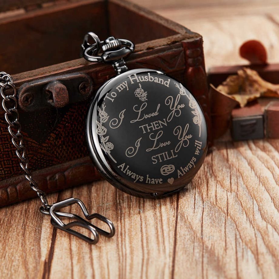 Часы с гравировкой в подарок