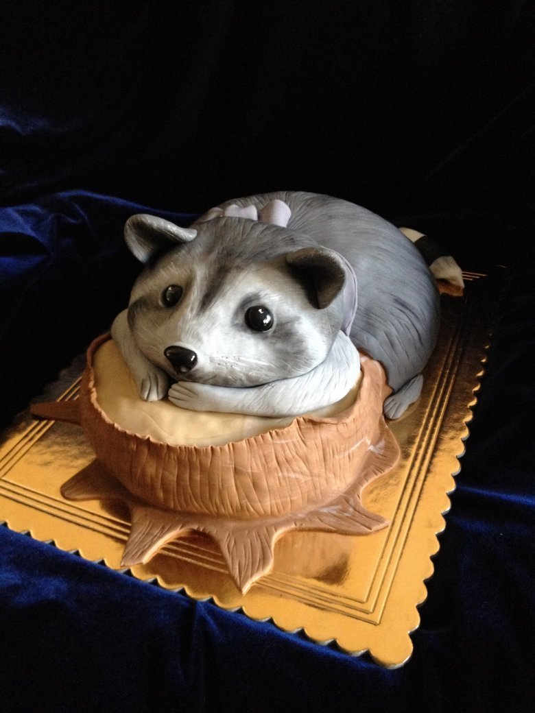 Торт с фигурками животных