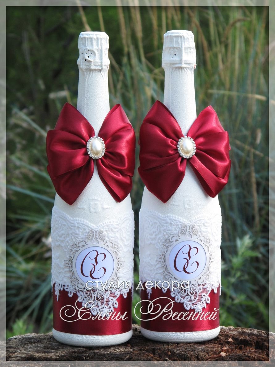 Свадебные бутылки в красном цвете