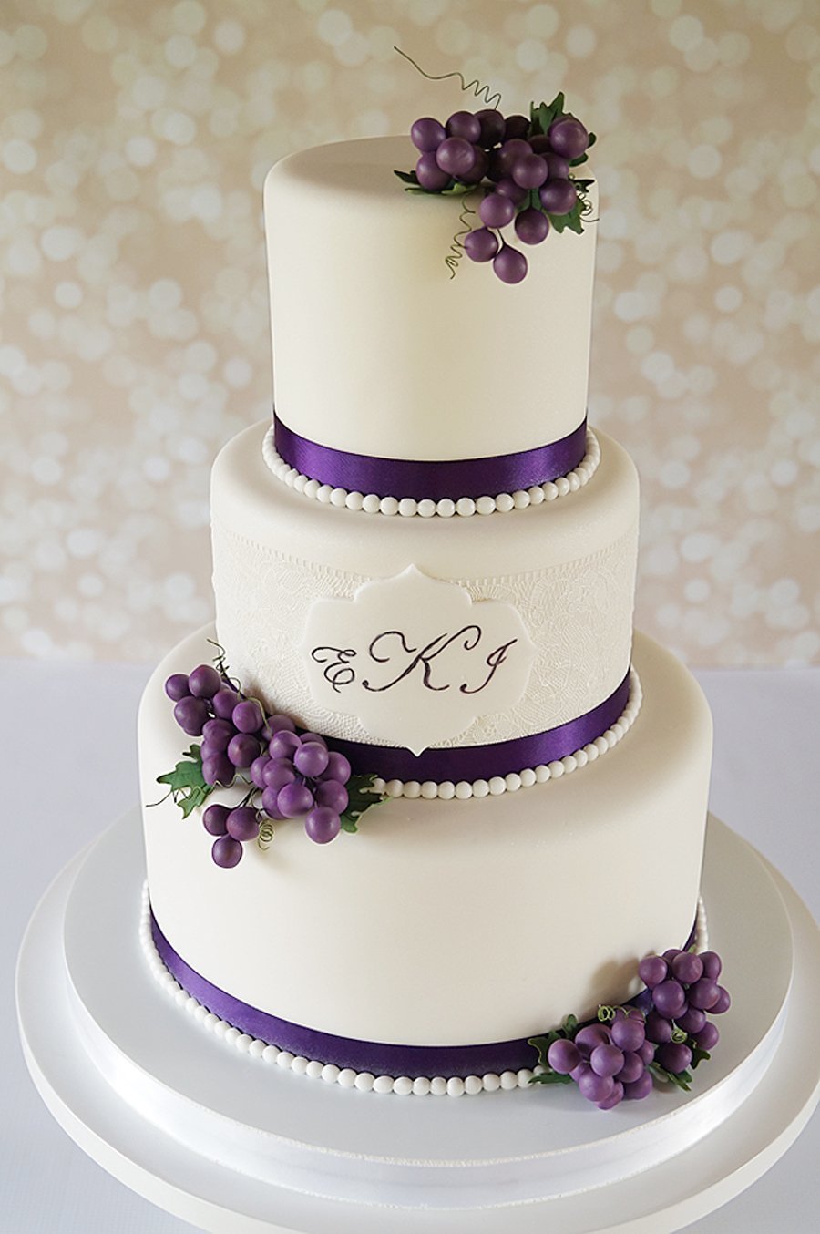 Торт двухъярусный фиолетовый