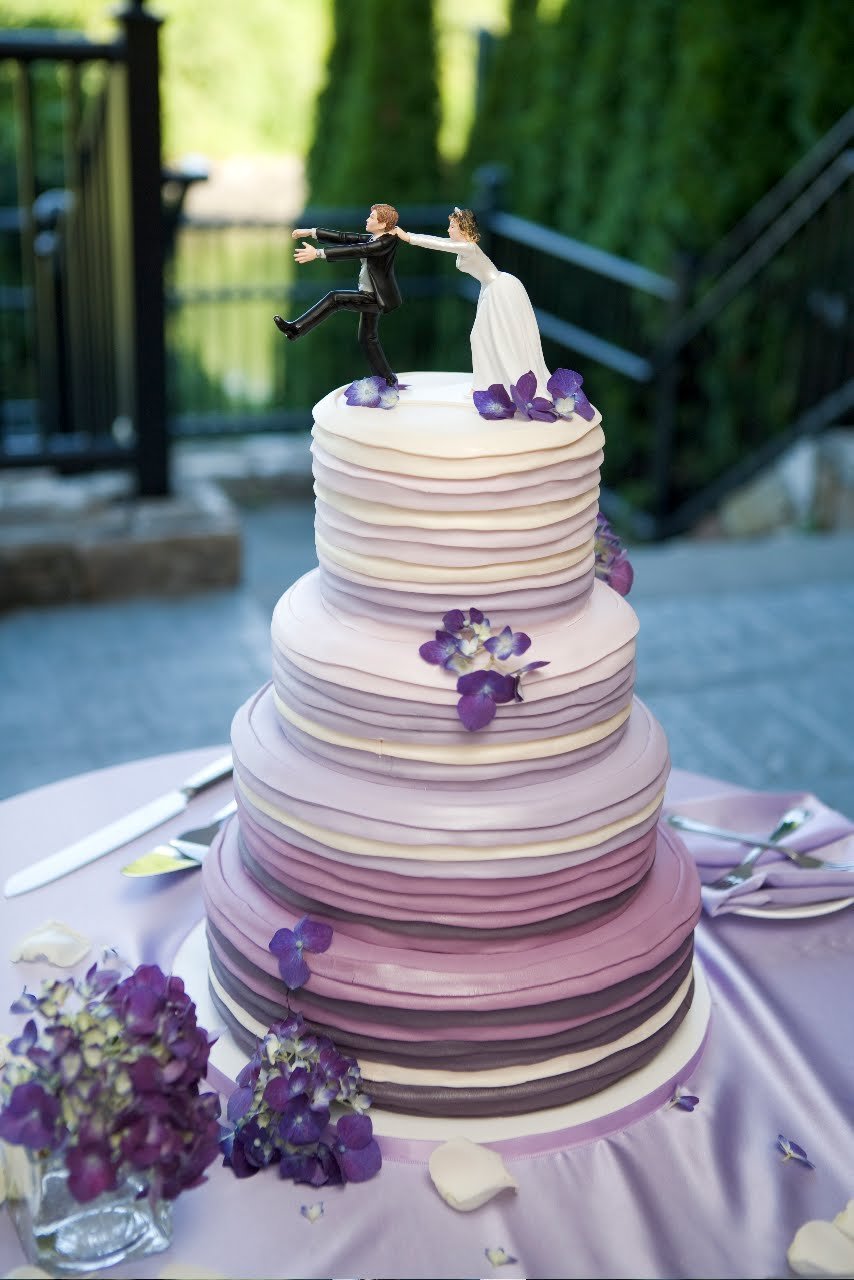 Свадебный торт лавандового цвета