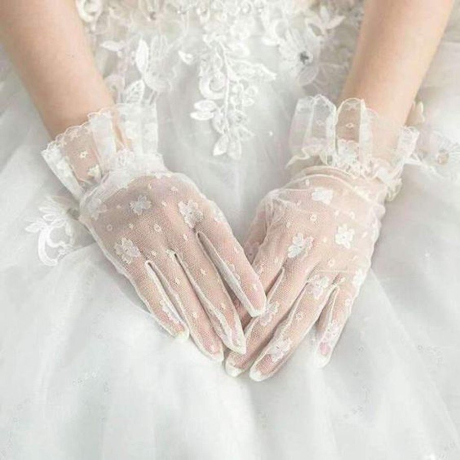Свадебные белые перчатки