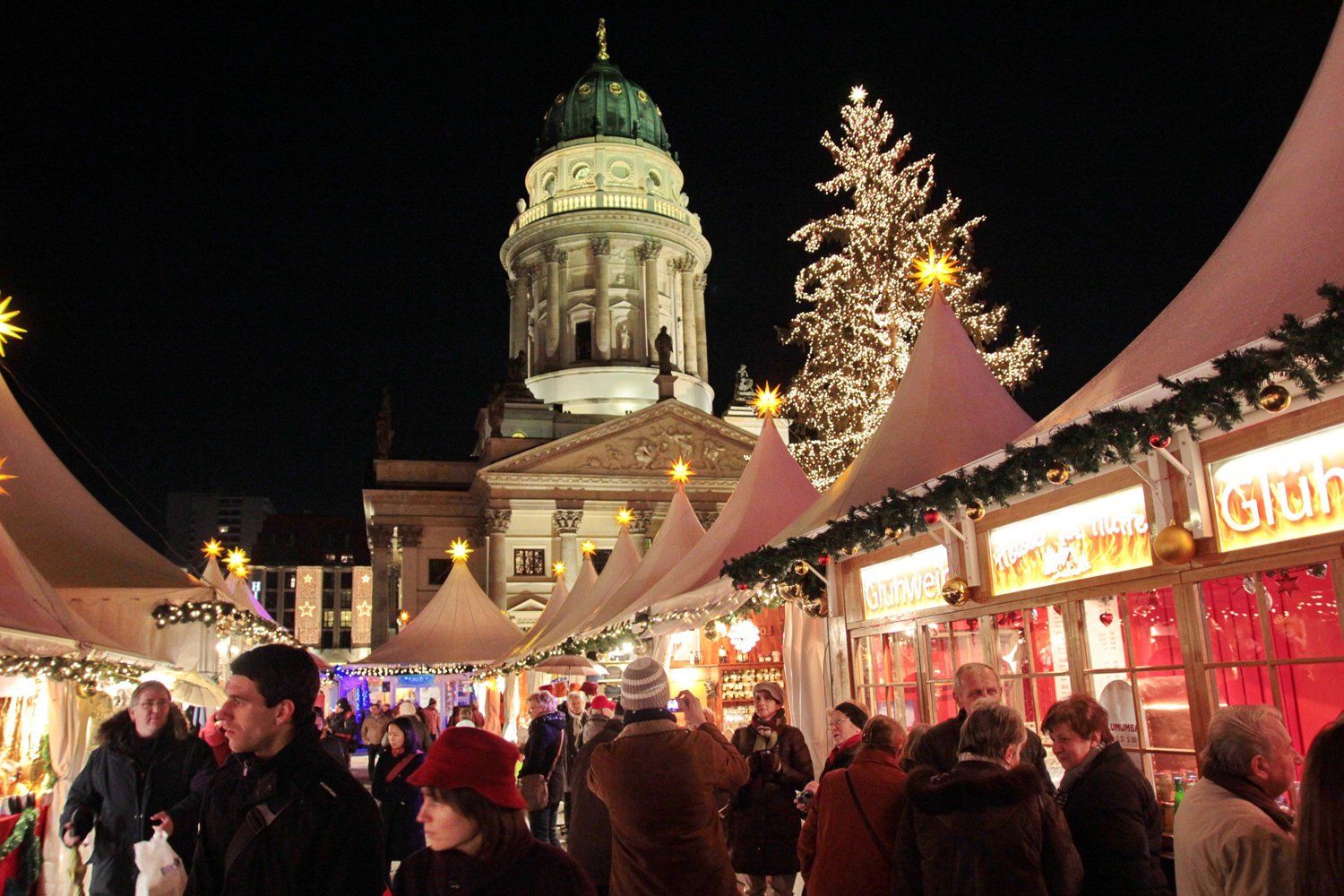 Рождественская ярмарка в Берлине. Weihnachtsmarkt в Берлине. Рождественские базары Берлин. АЛЕКСАНДЕРПЛАТЦ Берлин Рождество.