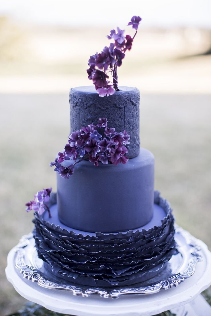 Свадебный торт в сиреневом цвете