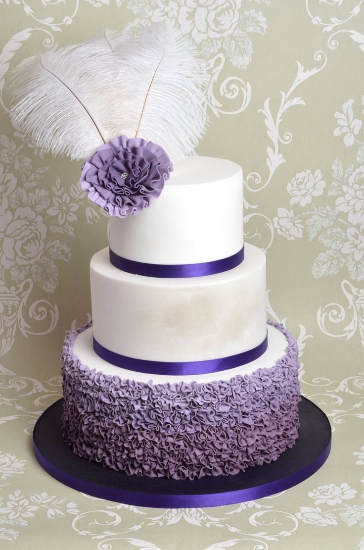 Свадебный торт с сиреневыми цветами