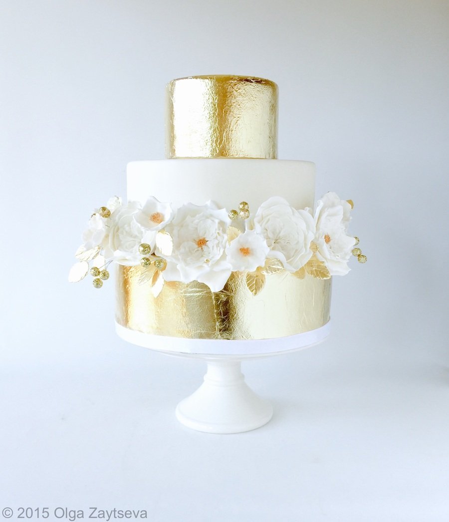 Свадебный торт бело золотой