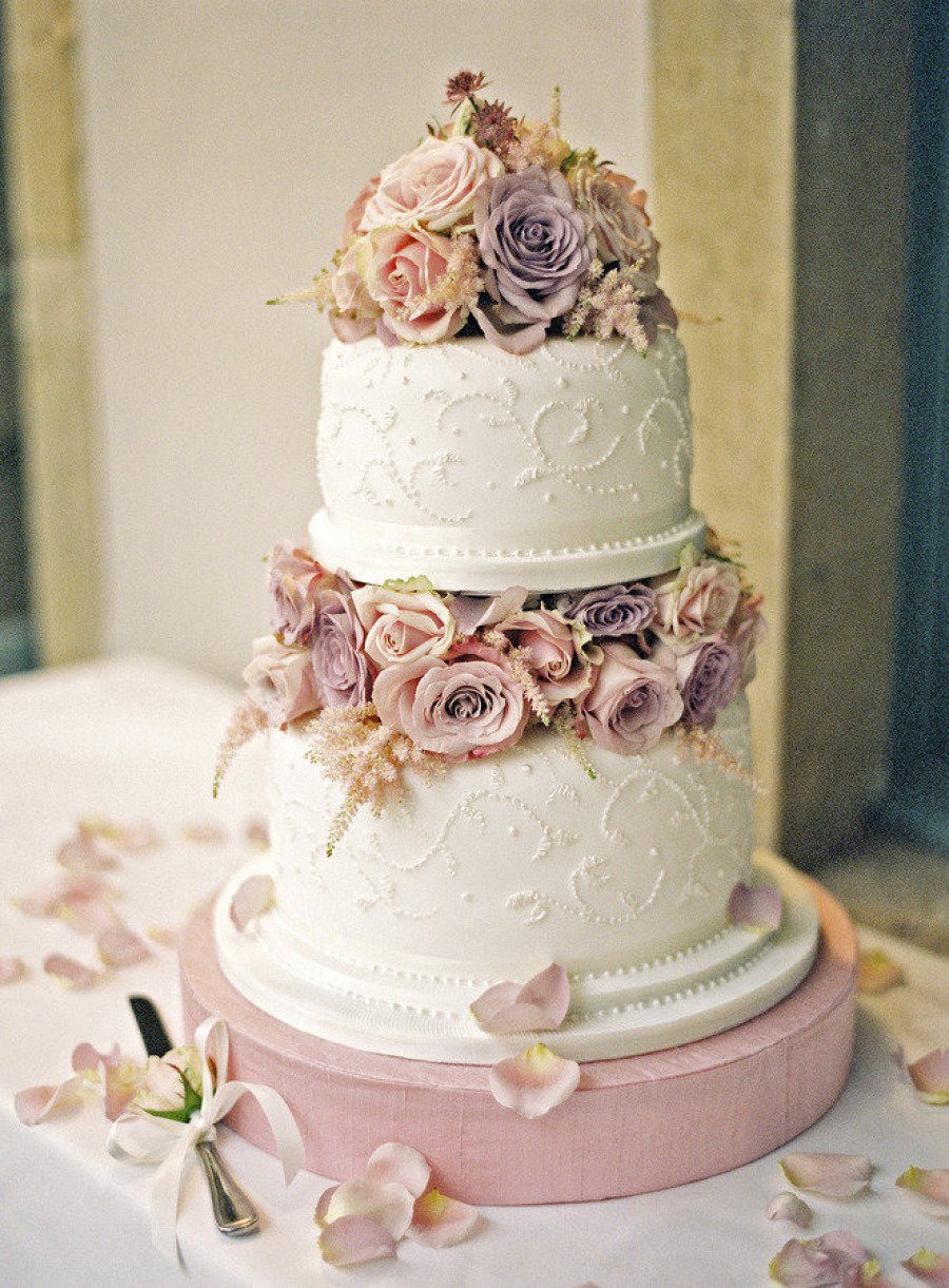 Свадебный торт двухъярусный в стиле Прованс