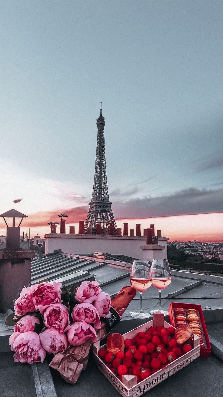 Цветы на фоне Парижа