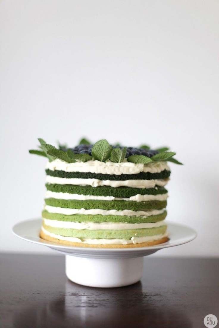 Стильный зеленый торт