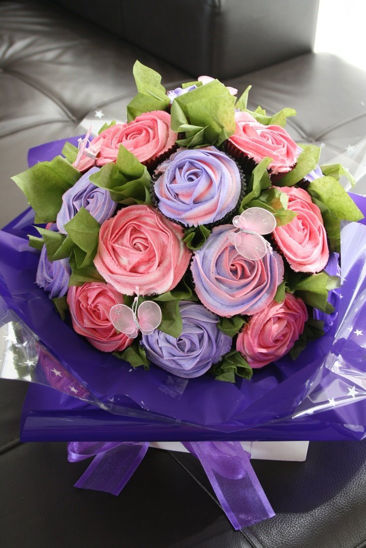 Кремовый торт букет цветов в вазе